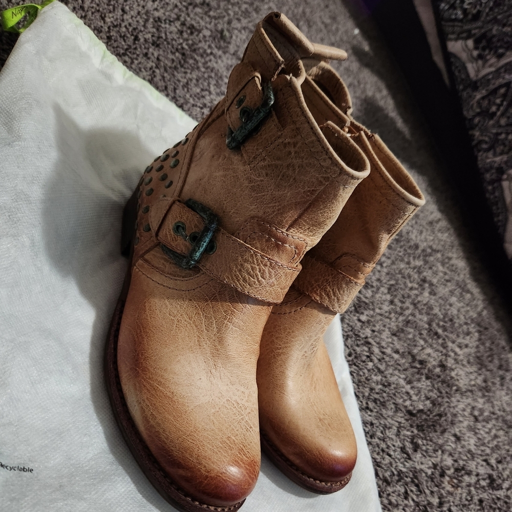Naya leather boots